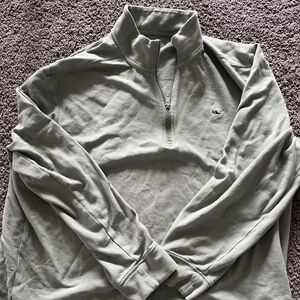 Mens XXL vineyard vines quarter zip. Good condition and smoke free home